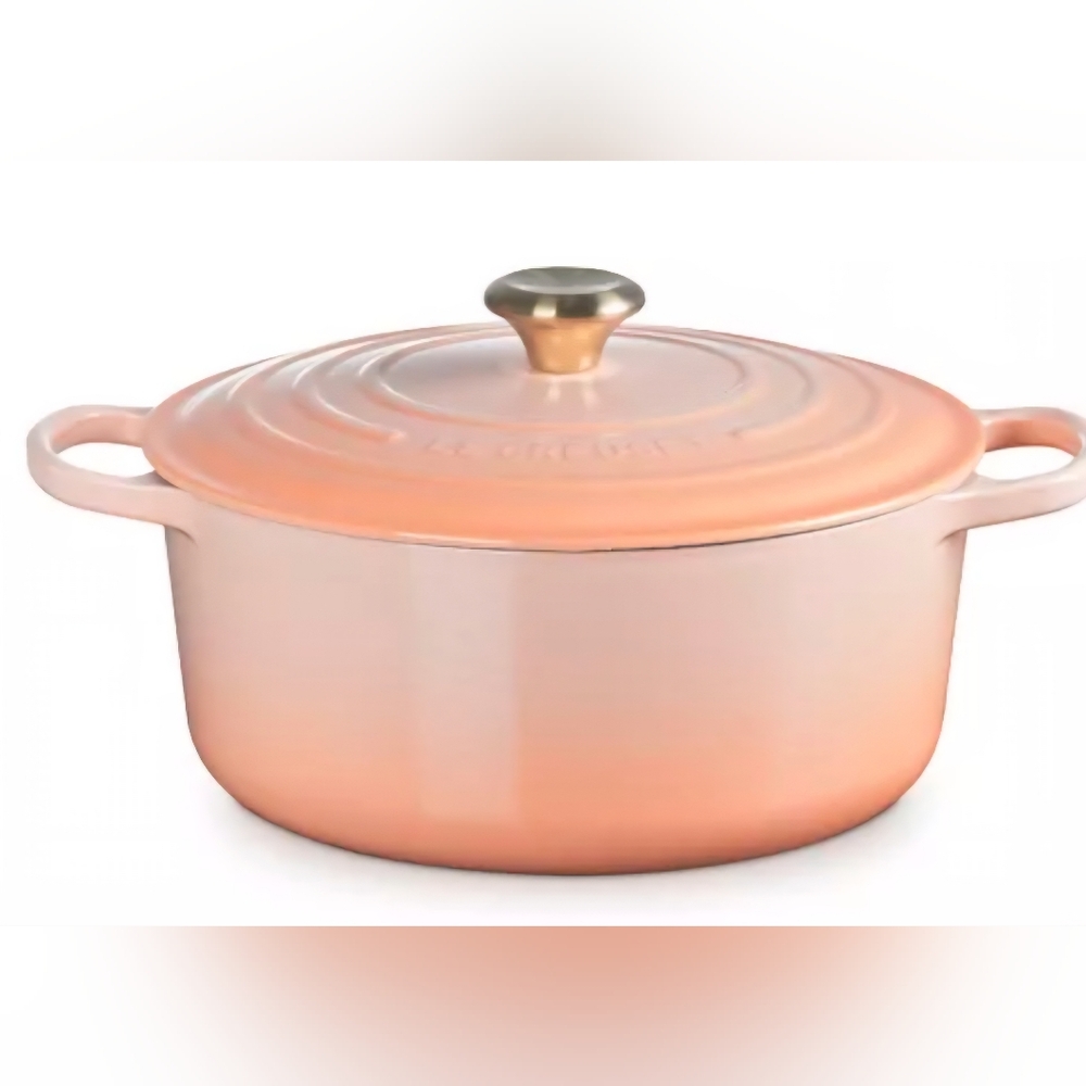 Le Creuset Signature Round Dutch Oven, 7.25 qt., Color Pêche, Retail $479.95 USD - Picture 3 of 16